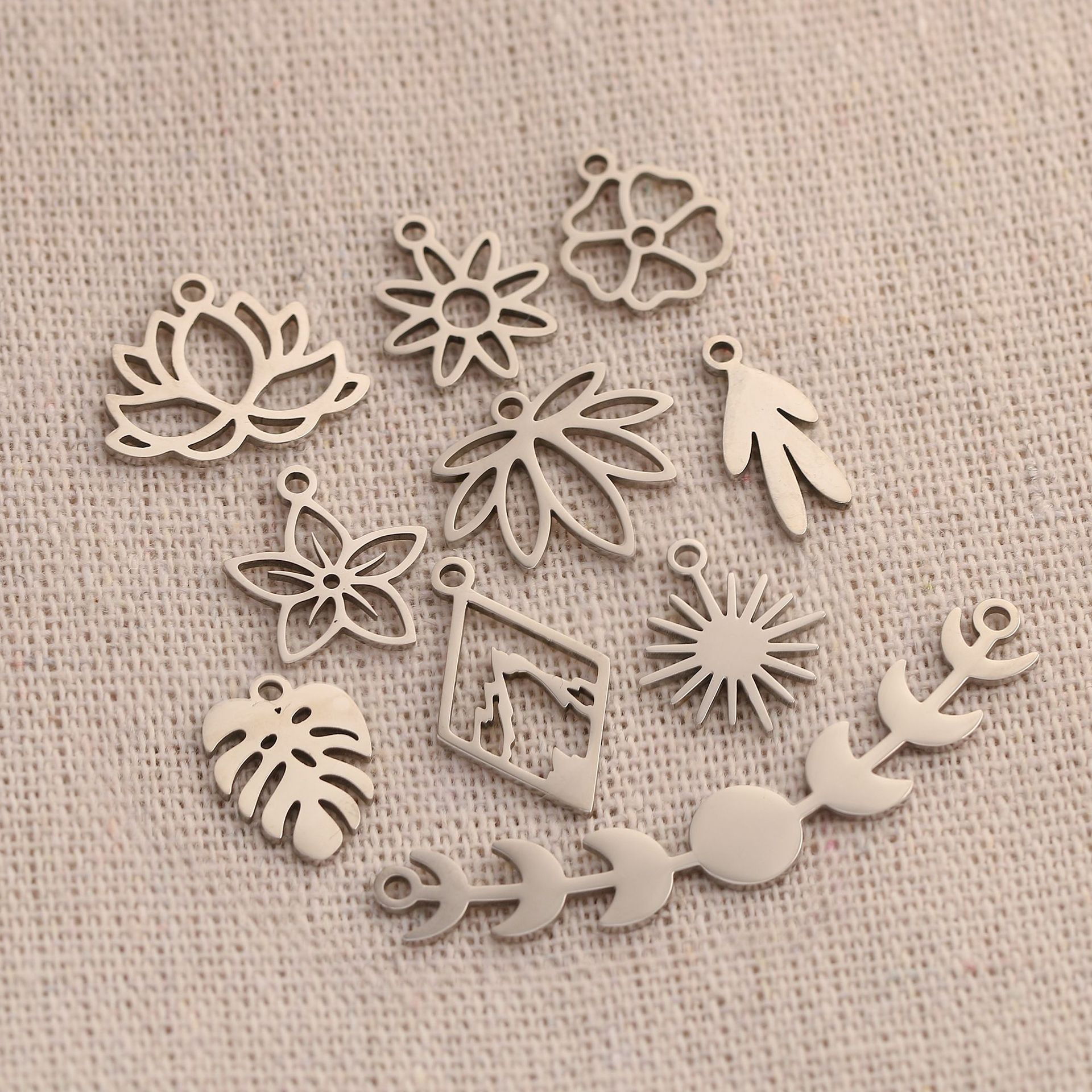 DIY Jewelry Accessories Classification 5 PCS/Package 304 Stainless Steel Leaves Flower Pendant