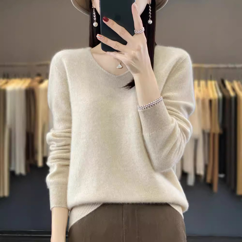 First-line clothing 100 pure wool sweater women's V-neck pullover loose bottoming shirt autumn and winter new solid color sweater