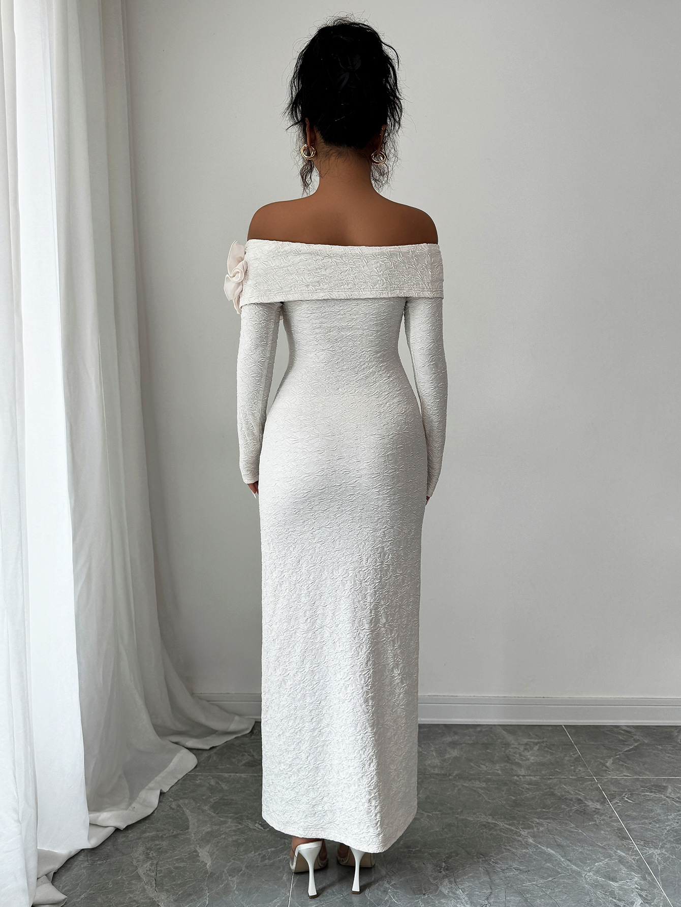 Gentle And Elegant Long-Sleeved Fitted Skirt Dress For Women, 2026 Autumn/Winter Collection_ecoleips.com