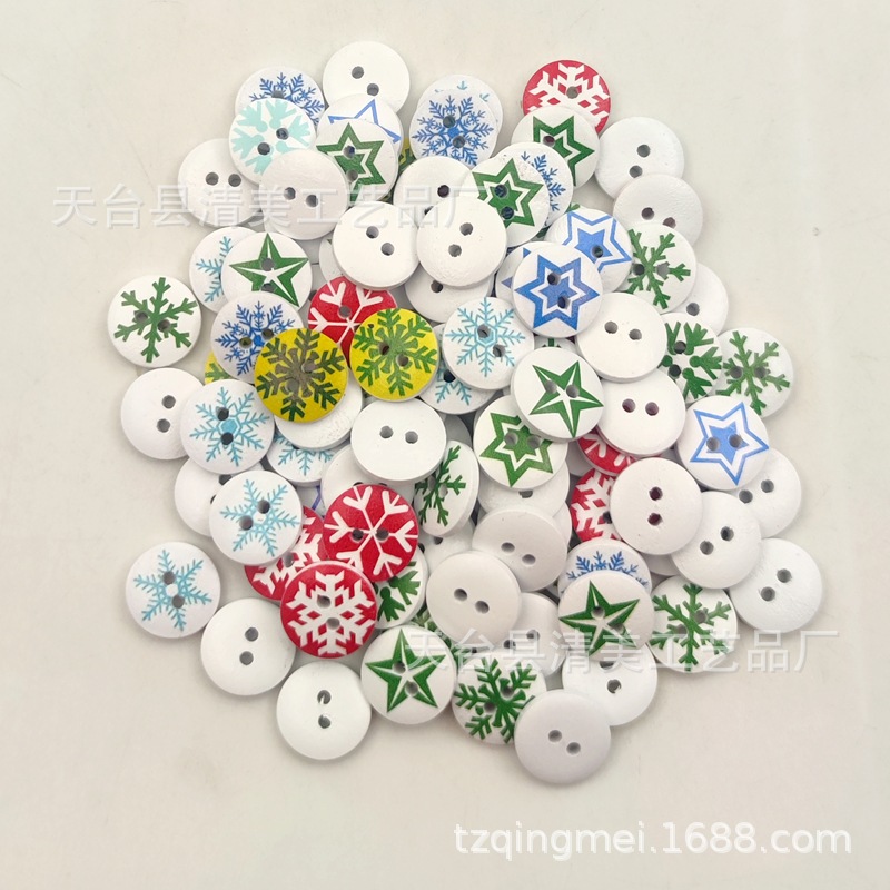 15mm botones redondos de dos ojos copos de nieve de Navidad con fondo blanco, 100 botones de madera mixtos de estrella de cinco puntas en un paquete