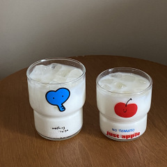 小衆ins漫画赤リンゴ笑顔強化グラスシンプル手描きコーヒーカッププレゼント耐高温220ml