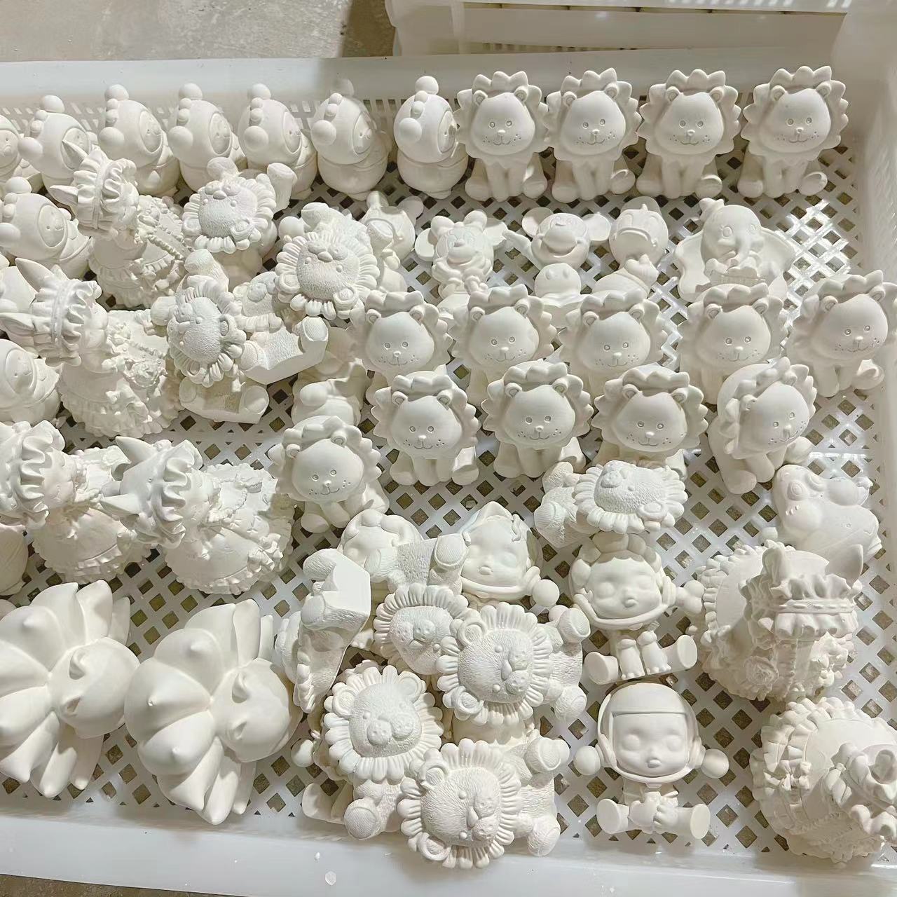 Wholesale Net red explosion backpack Bear rabbit plaster doll special wholesale graffiti DIY Square night market stall