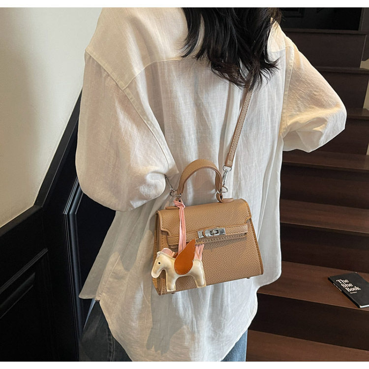 The Korean version of the hand-held small square bag for women in 2025, a new single-shoulder bag with a niche design, simple and versatile, trendy crossbody Kelly bag undefined