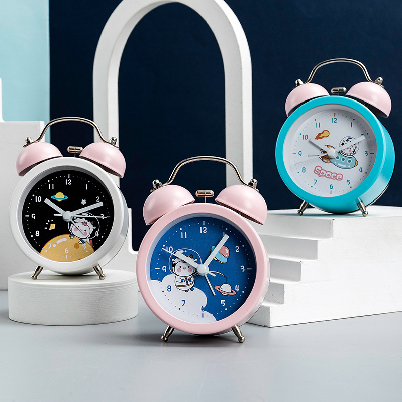 ��������ѷ��ͨ���Ӷ�ͯѧ����Ů��ʱ�Ӿ�������ҹ�ⴲͷ������