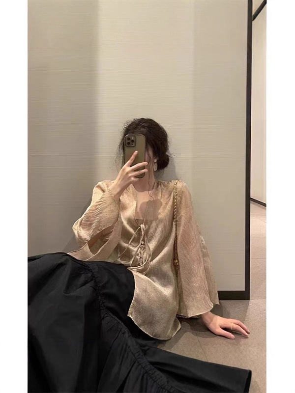 仙气氛围感~皱感压花纱 优雅喇叭袖V领开衫外套女 开衫|undefined
