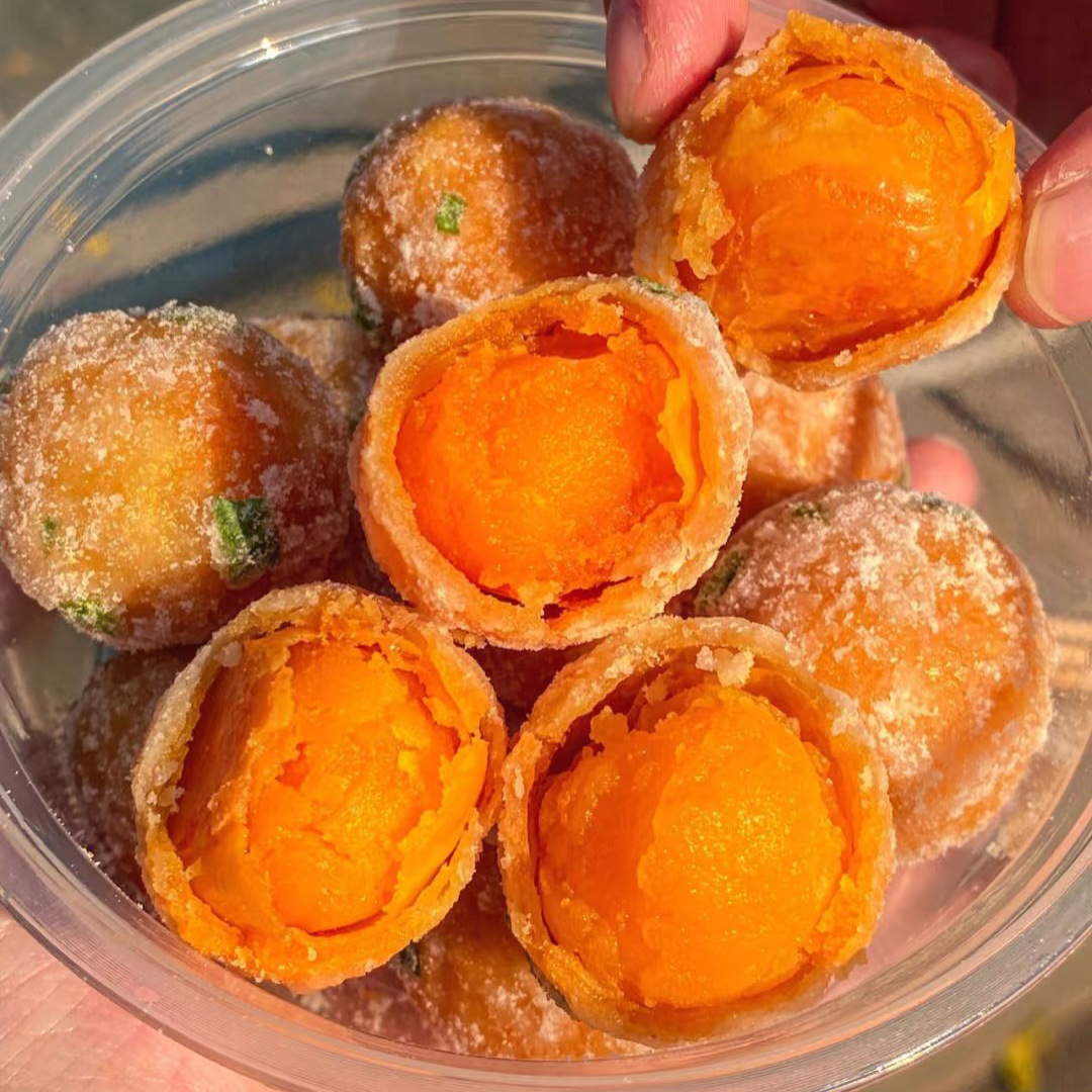 反沙咸蛋黄蛋黄酥传统工艺潮汕特产咸蛋黄酥广式手工现做小吃美食