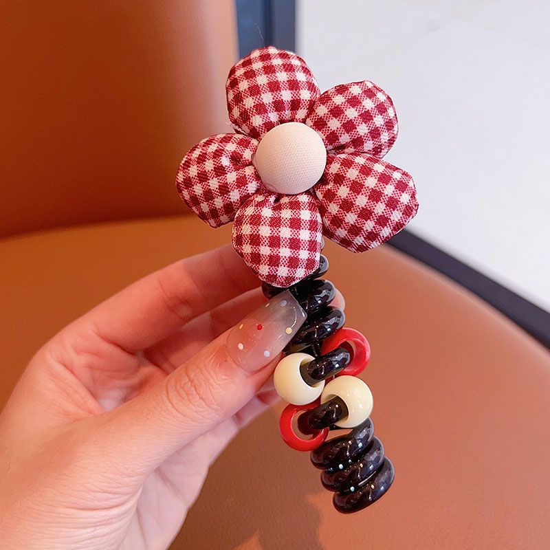 Círculo de la línea telefónica de flores a cuadros blancos