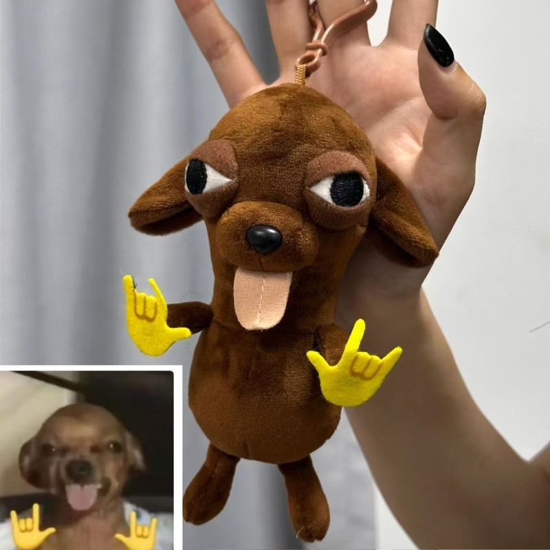ぼんやり萌えチワワの子犬のぬいぐるみは黒い白いお笑いのアイデアの犬の人形のプレゼントを掛けます。|undefined