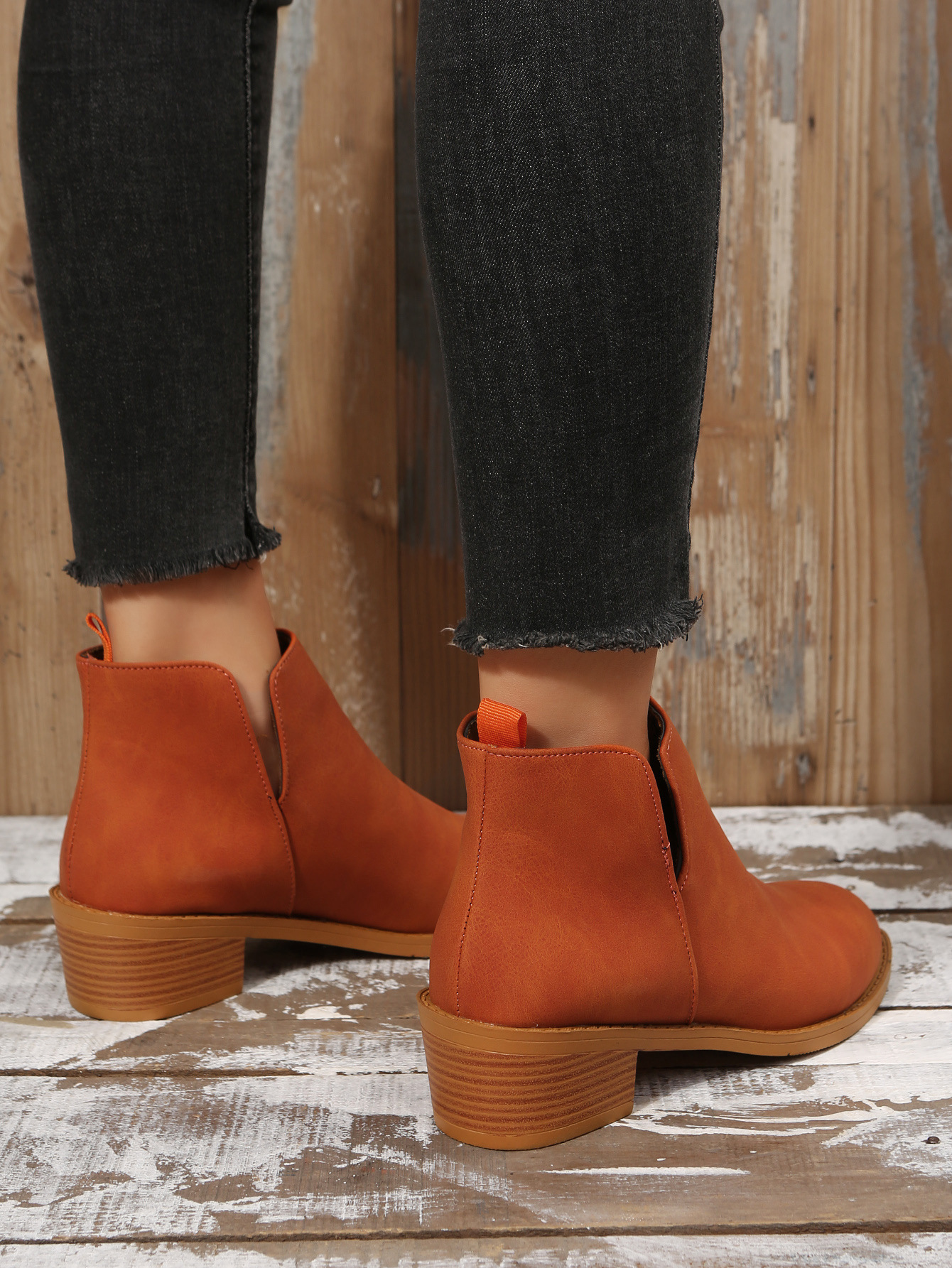 Große Damenstiefeletten aus Wildleder mit klobigem Absatz_voghion.com