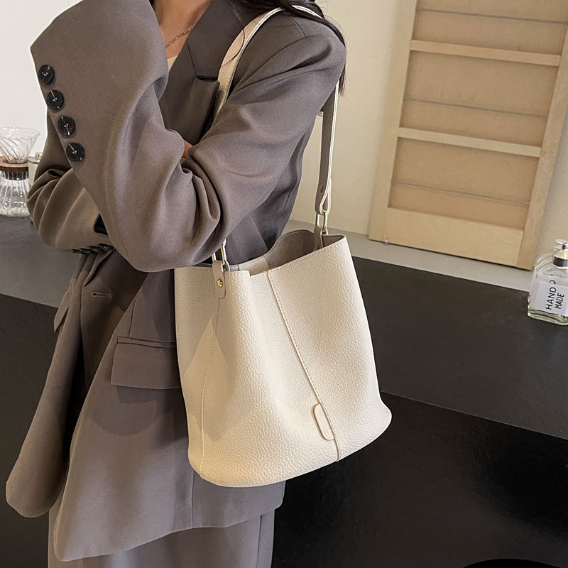 Commuter todo partido bolsa de color sólido para las mujeres 2024 nueva moda retro cubo bolsa nicho de alta calidad bolso de hombro ocasional