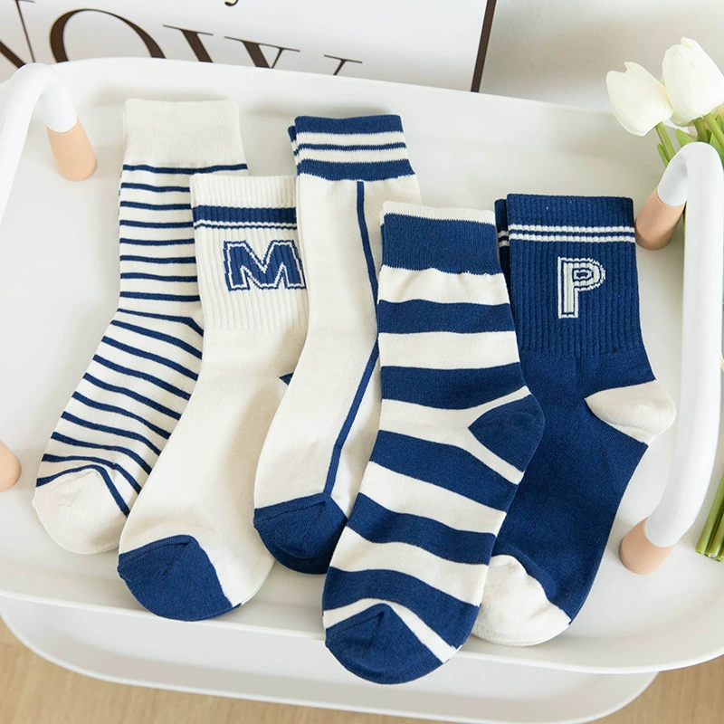Серебряный? Нет. Оригинал: Mid‑calf breathable lace socks, embroidered cute motifs (rabbit/heart/flower), one size