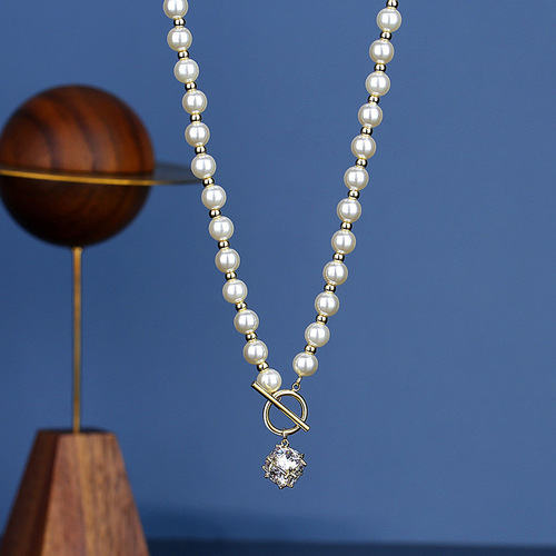 Baroque Pearl Necklace for Women, Clavicle Chain, Unique and Sophisticated Design, Light Luxury, Simple and Retro Choker