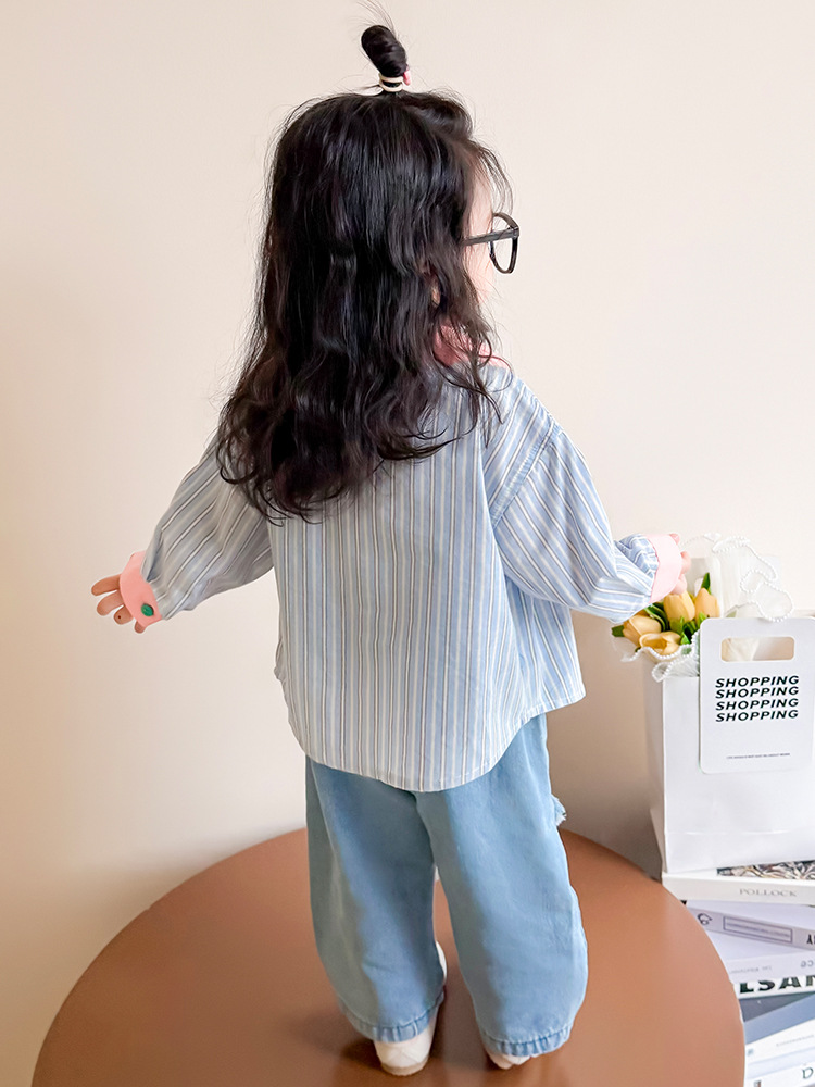 Camisa para niña primavera 2025 nueva camisa de manga larga para bebé de estilo occidental primavera y otoño chaqueta a rayas para niña