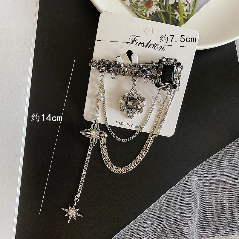 Korean version of Dongdaemun vintage brooch long chain gem pin key Tassel Style Autumn and winter coat accessories