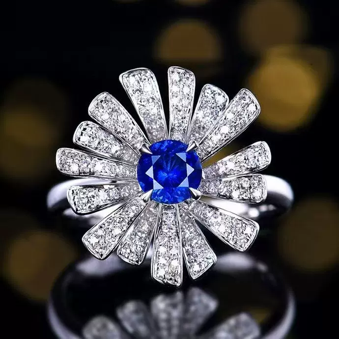 天然宝石镶嵌18K金饰品工厂批发花朵形天然皇家蓝蓝宝石戒指指环