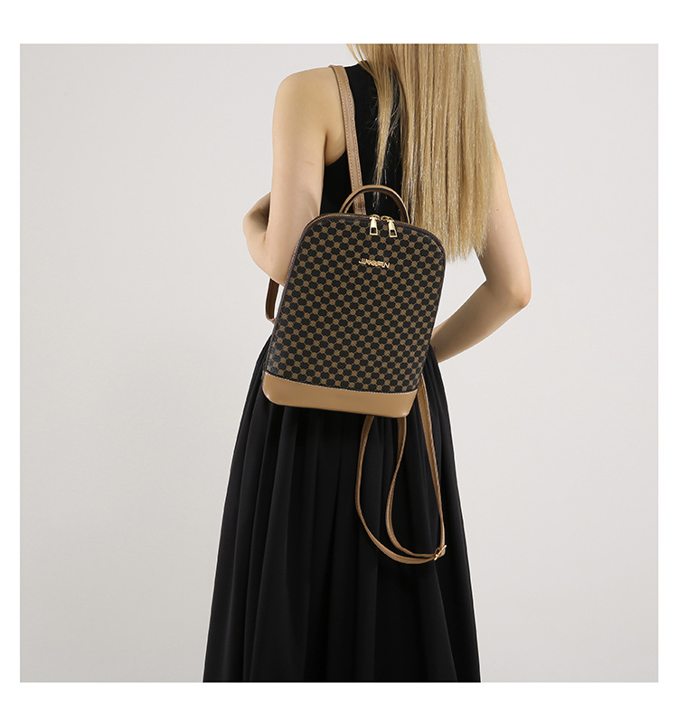 A stylish and trendy casual backpack for the 2024 autumn and winter season, featuring a large-capacity single-shoulder women's retro commuting crossbody bag undefined