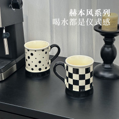 高品質のチェック柄マグ、高温耐性の水玉模様のセラミックコーヒーカップ、女の子用ミルクカップ、オフィスカップルウォーターカップ