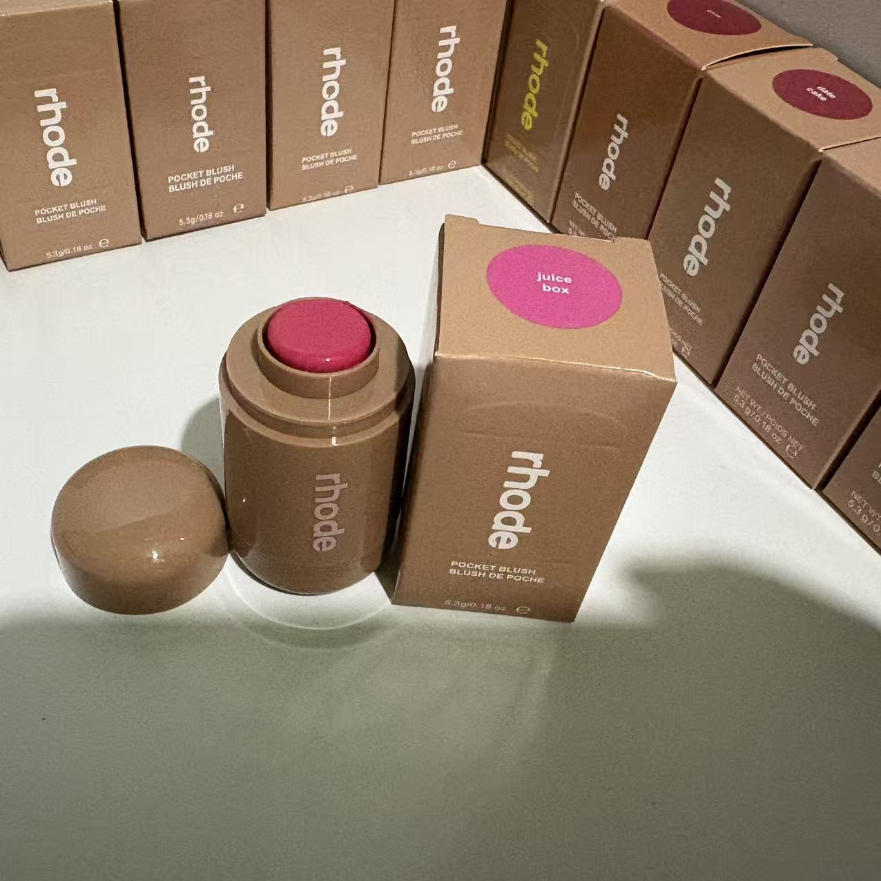 Rhode skin nuevo blush hailey piggy / freckle lips and mejillas blush