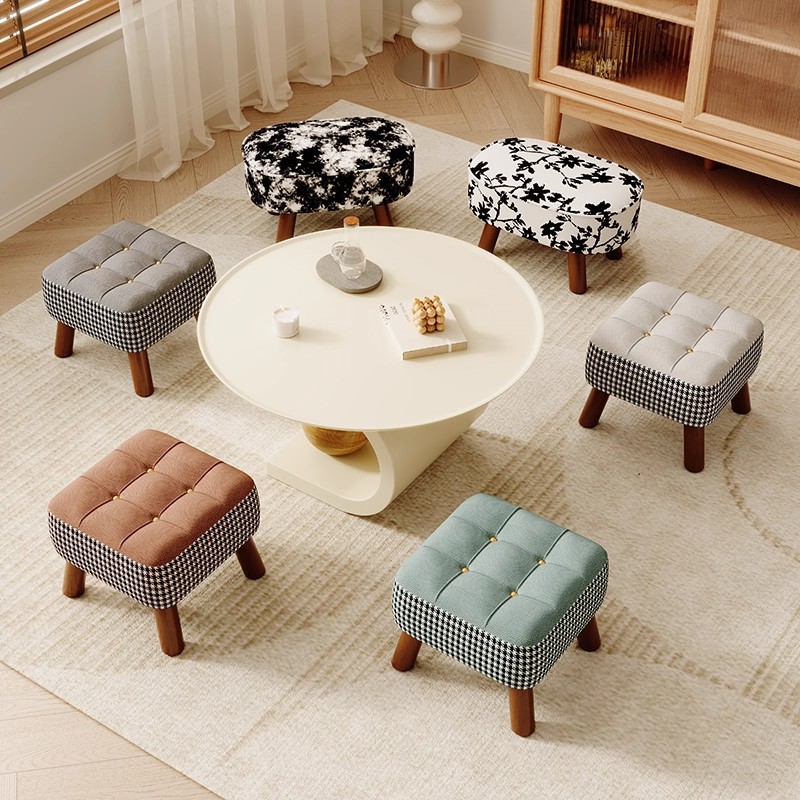 Taburete pequeño de la Mesa de café de viento nórdico, bolsa suave, taburete pequeño de madera maciza, Sala de estar, sofá doméstico, taburete, cambio de zapatos, taburete