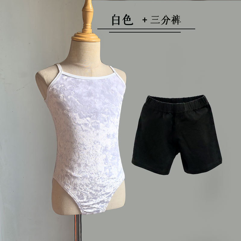 흰색 + 7부 바지