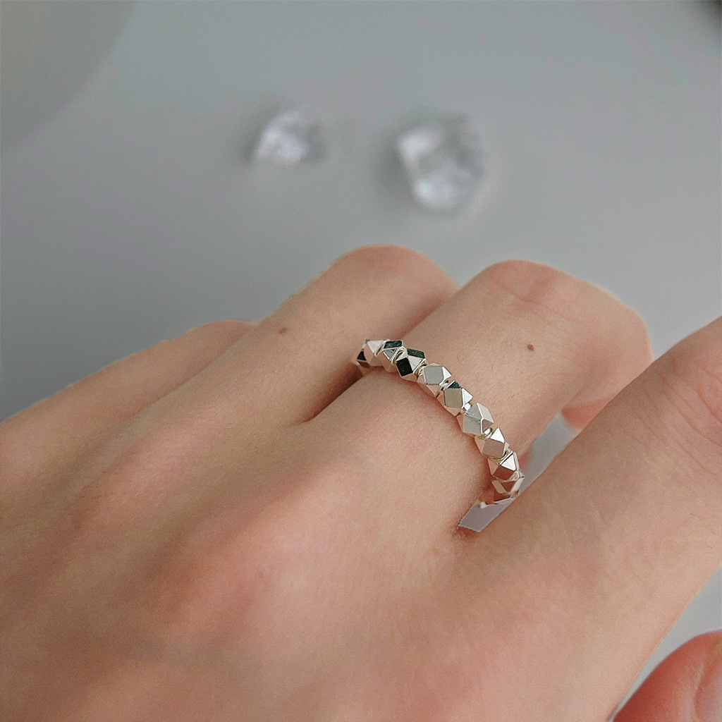 耳语6_0000s_0005_组 6.jpg