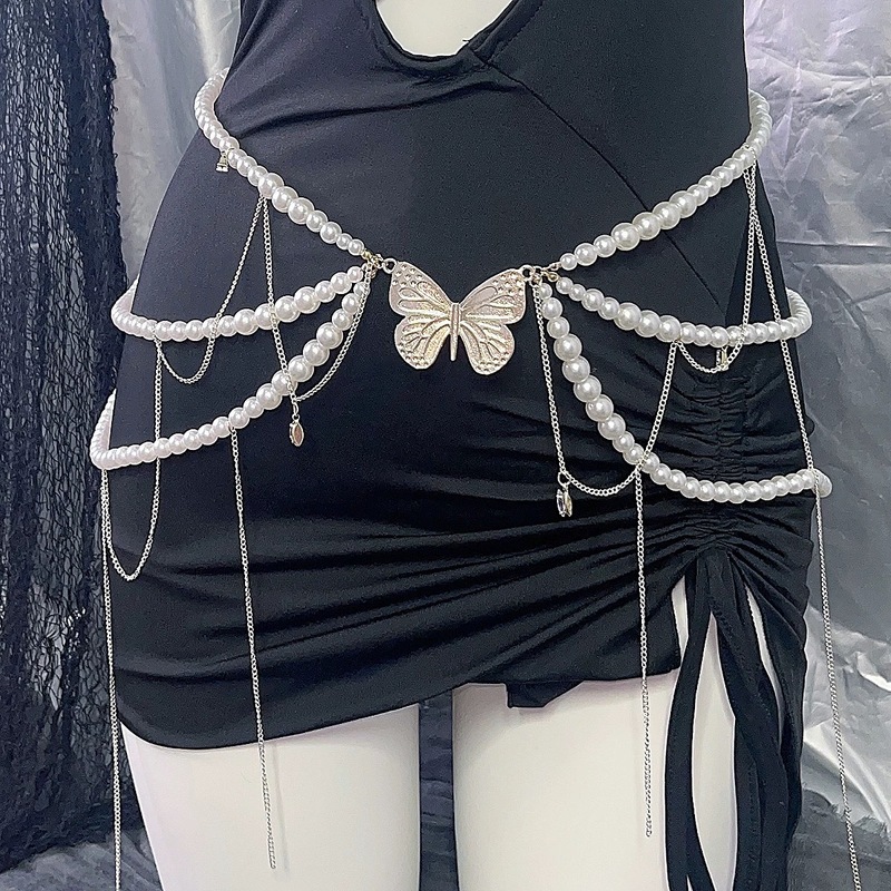 蝶の金属の腰のチェーンの女性は腰を収めてやせています。|undefined