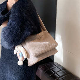 复古毛毛包女2025秋冬新款毛绒包包斜挎单肩大容量毛茸茸托特包潮