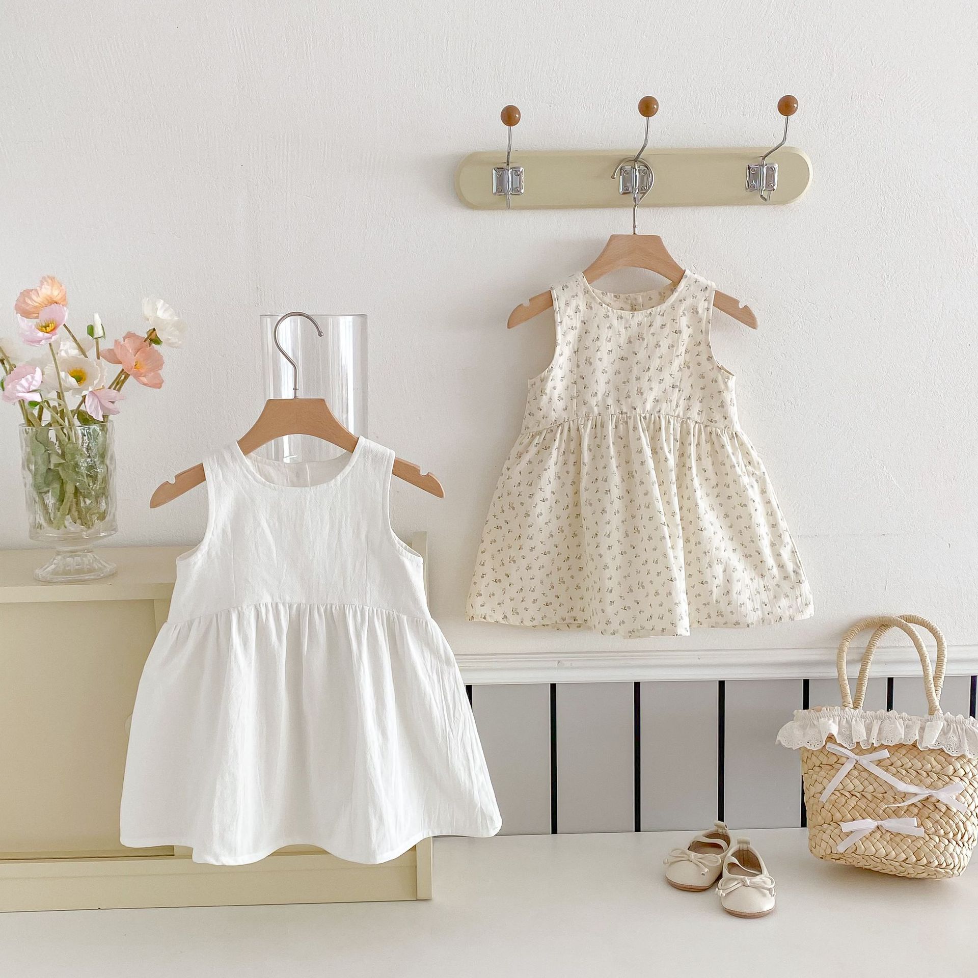 Girls' Skirt Summer New 2025 Korean Style 1-8 Years Old Sleeveless Broken Floral Skirt Western Style Children's Wear Vest dress