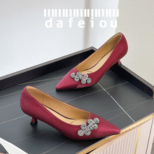 dafeiou��z���^�r�b��ЬŮ2024�괺���¿�r��ˮ荿����m�߸�Ь