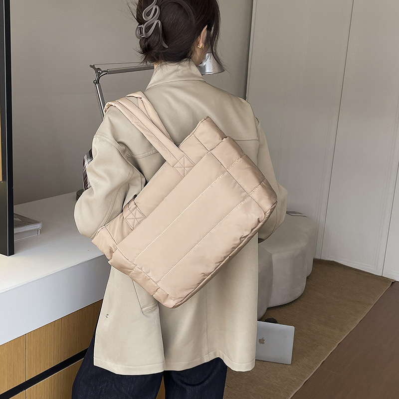 Amazon bolso de mujer de gran capacidad, ropa de algodón ligera de alta gama, chaqueta de plumón, bolso especial de yoga y fitness, bolso de viaje image 4