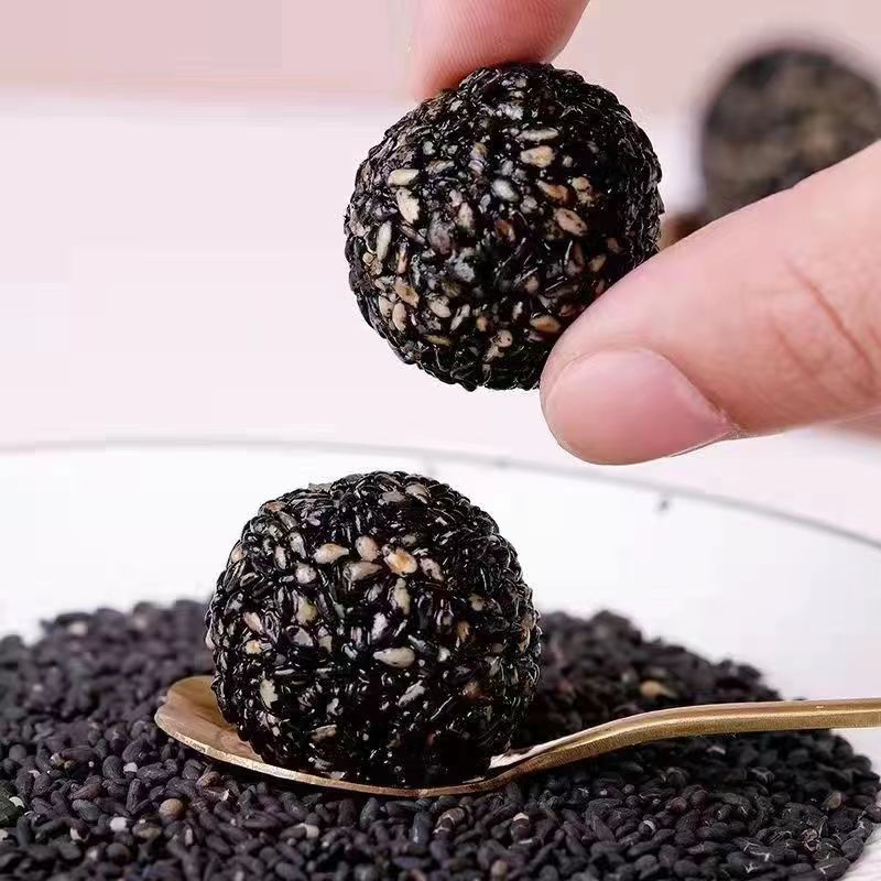 Internet celebrity manufacturer wholesale bagged 126g health-preserving black sesame balls, wolfberry and five treasure balls, large quantity and excellent price