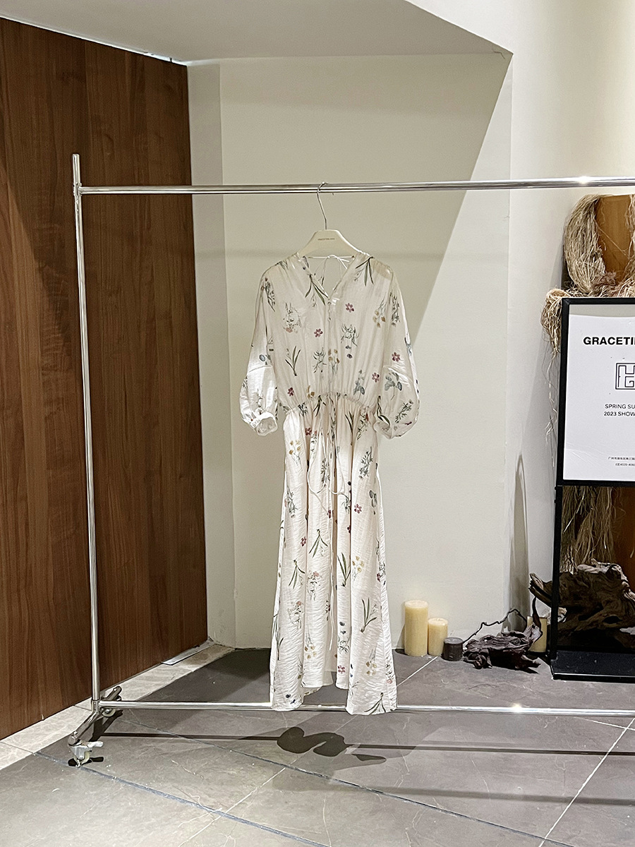 Chu Da Thirteen Lines 2025 新しい夏スタイルフレンチレトロテンセルプリントブレスト V ネックドレス女性 LYA976