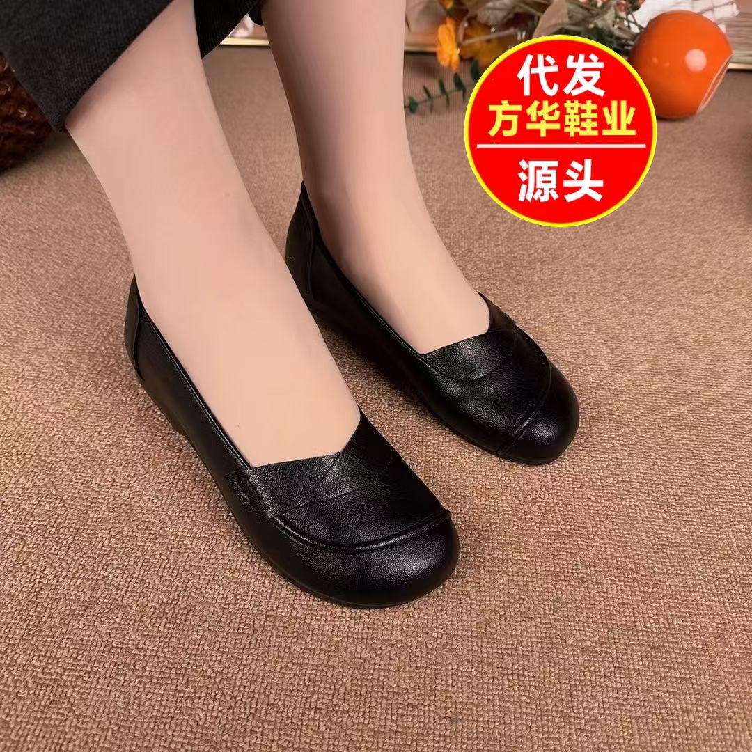 2026 primavera y verano nuevo estilo de moda versátil boca superficial cabeza redonda perezosa un pedazo de zapatos de madres de moda para mujeres