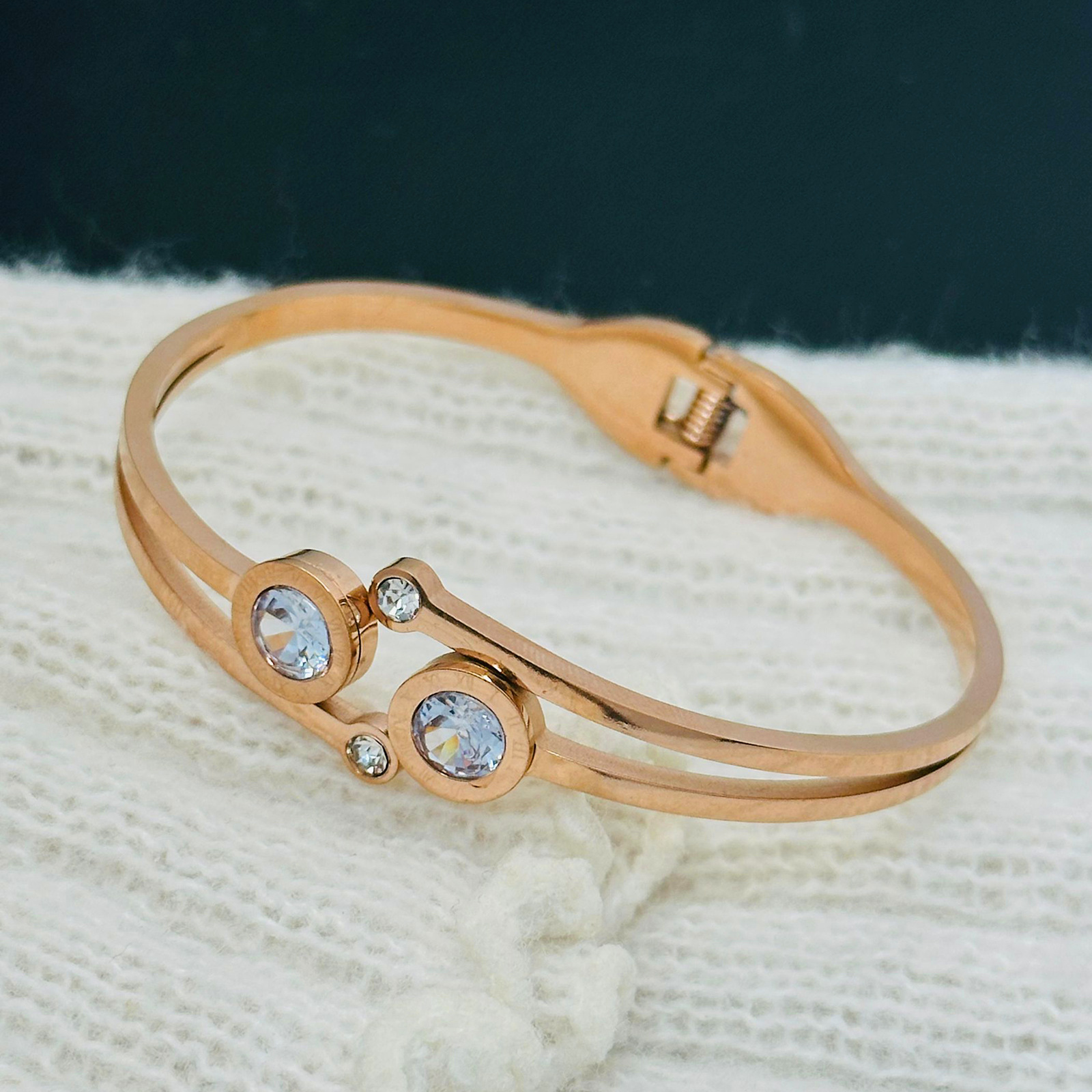 Brazalete de diamante de letras romanas transfronterizas lujoso ligero abierto de titanio de oro 18k nuevo brazalete de acero inoxidable joyas