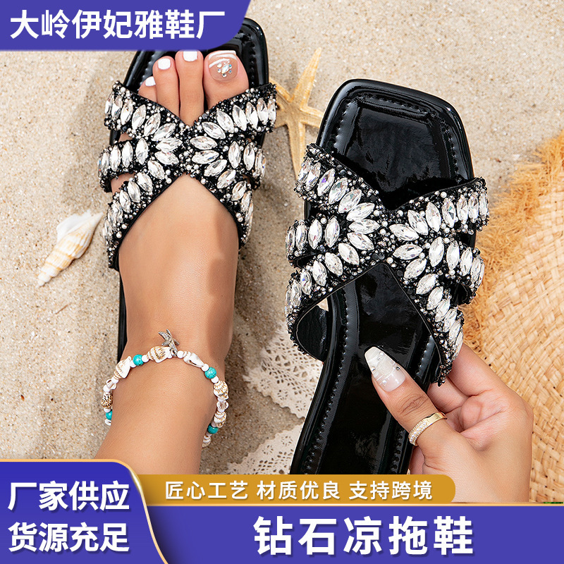 Diamond Sandals Manufacturer Supplies 2026 Summer New Models of Women's Outdoor Rhinestone Retro Sandals for Wholesale