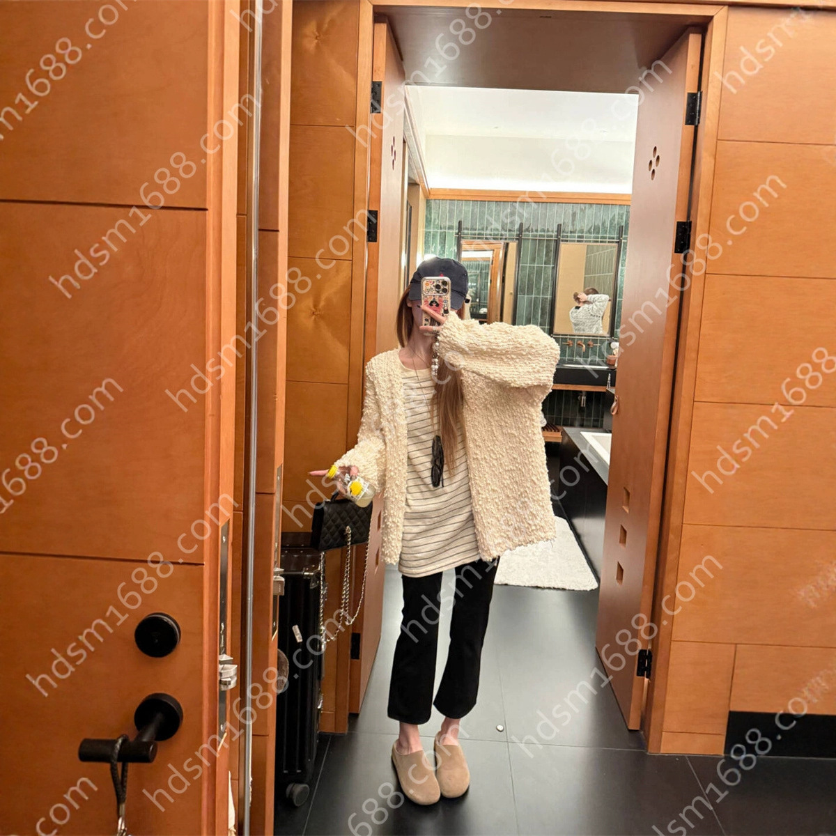 独特立羊毛肌理感 重工棒针编织工艺 V领宽松针织毛衣开衫