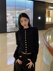 黑色金属扣廓形针织开衫女秋季高级感修身气质短款内搭打底衫上衣