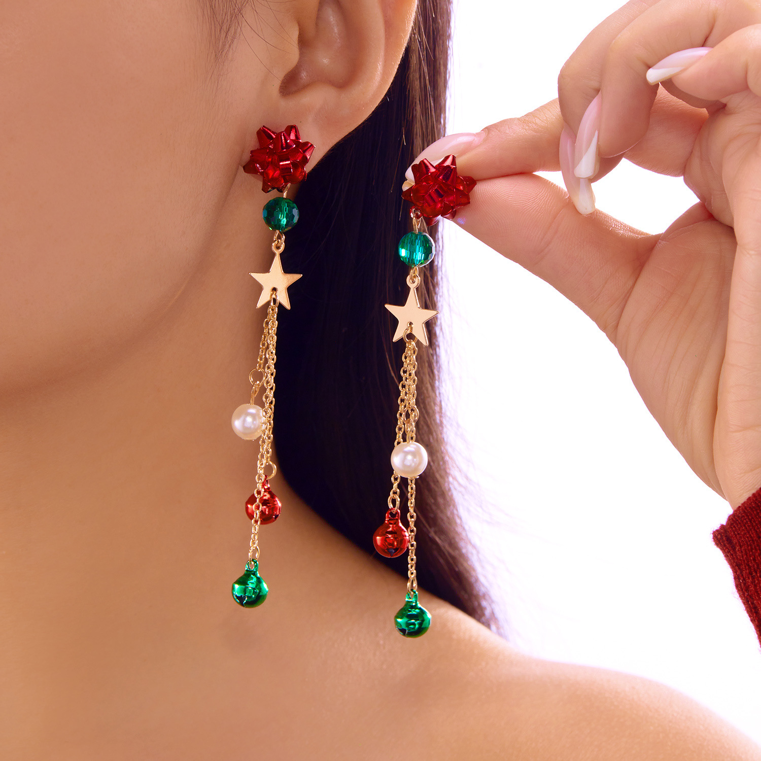 Ventas transfronterizas de nieve roja y verde de Navidad pendientes de muñeco de nieve creativos para mujeres campanas de color minimalistas pernos al por mayor