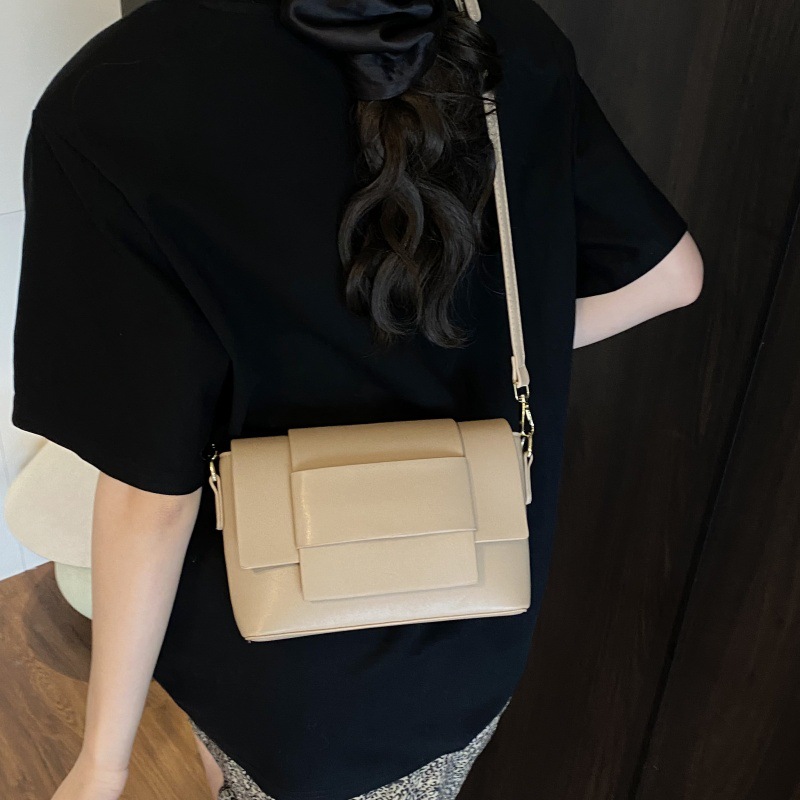 Bolso de mano retro estilo Hong Kong 2025 verano nuevo estilo bolso femenino diseño de nicho bolso de hombro moda contraste color bandolera marea