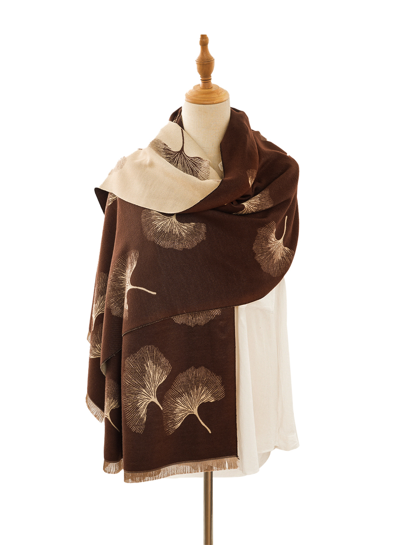 Women's Elegant Ginkgo Leaf Imitation Cashmere Scarf display picture 3