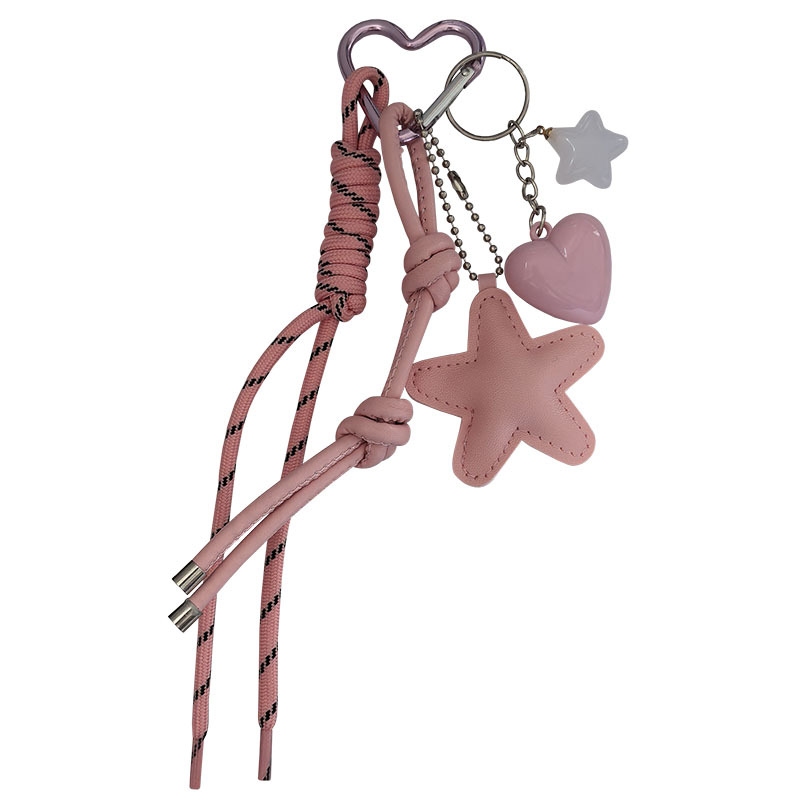 Llavero de cuero estilo MIU con colgante de estrella de fresa, accesorio de alta gama para llaves de coche.