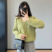 黄绿花纱显白慵懒复古V领套头针织羊毛软糯宽松毛衣秋冬女H1114M