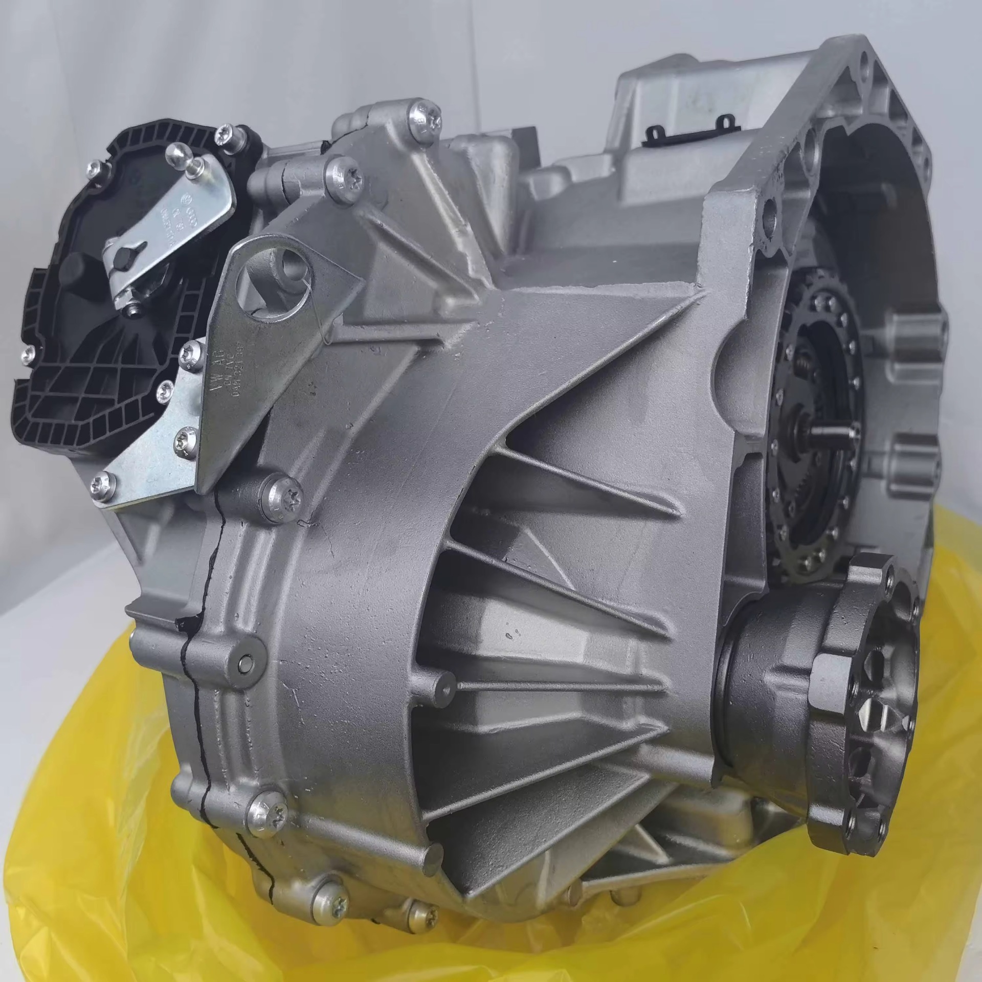 Dq200 0Am 7-Speed Automatic Transmission with Mechatronics Is Suitable for Volkswagen and Audi Front-Wheel Drive Gearbox Assembly