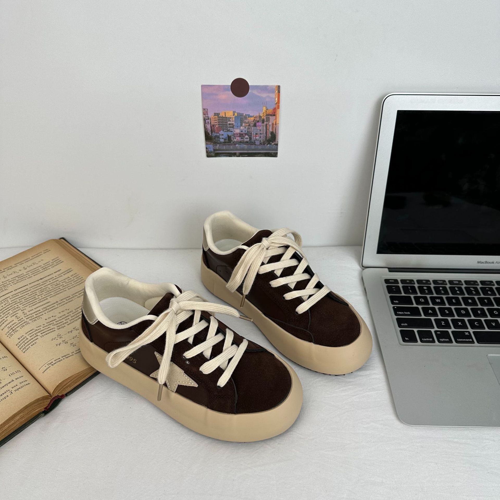 Zapatillas de deporte de mujer de plataforma de estrella, zapatos blancos pequeños, 2024 nuevas zapatillas deportivas de otoño para estudiantes, ligeras y versátiles, casuales 6595
