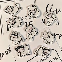 かわいい線の落書きの猫のアクリルの小さいサイズの髪はブローチの冷蔵庫を挟みます。