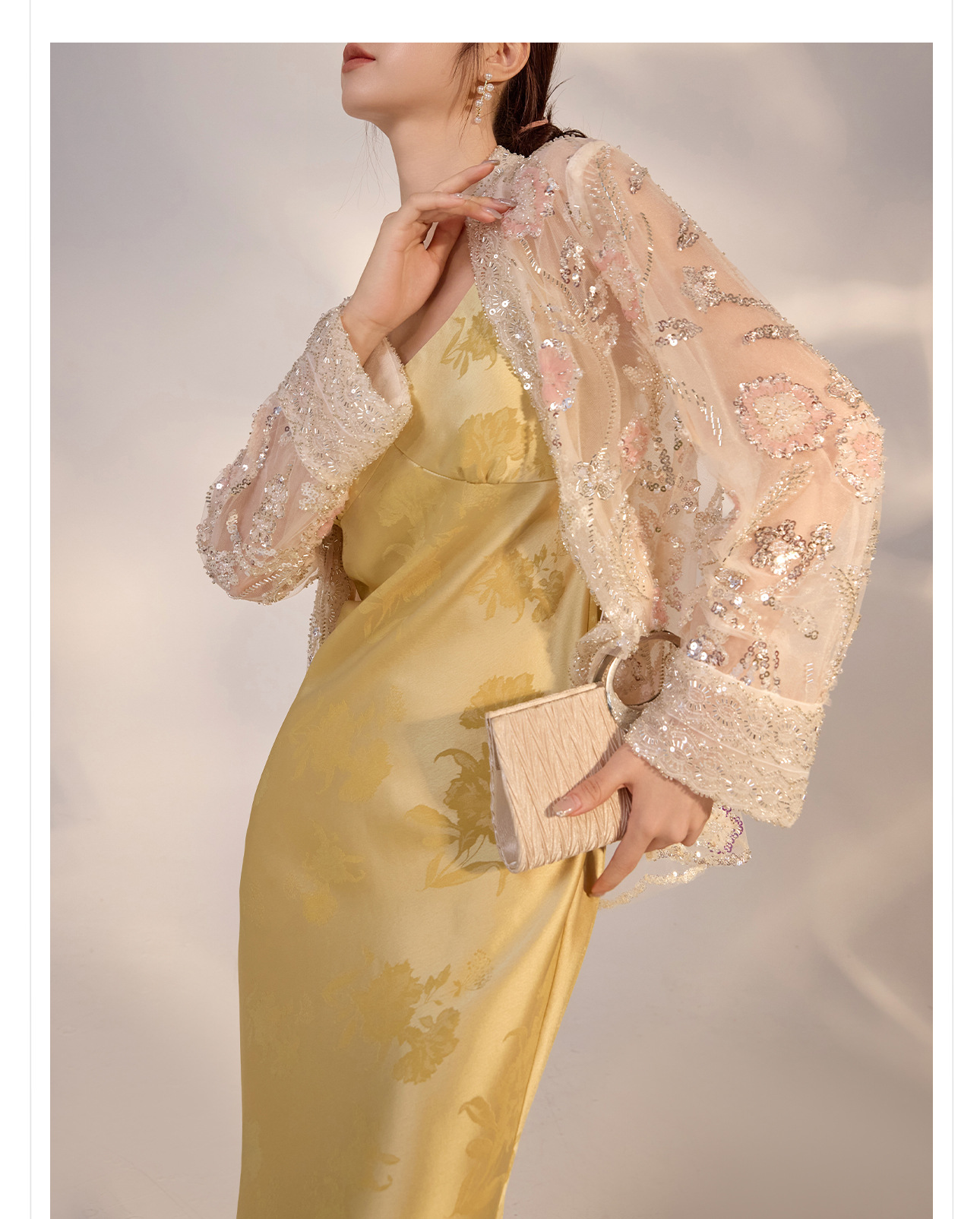 Áo khoác nữ phong cách dân tộc đính sequin jacquard khoét rỗng mỏng cao cấp M5026 — Màu mơ chi tiết 4