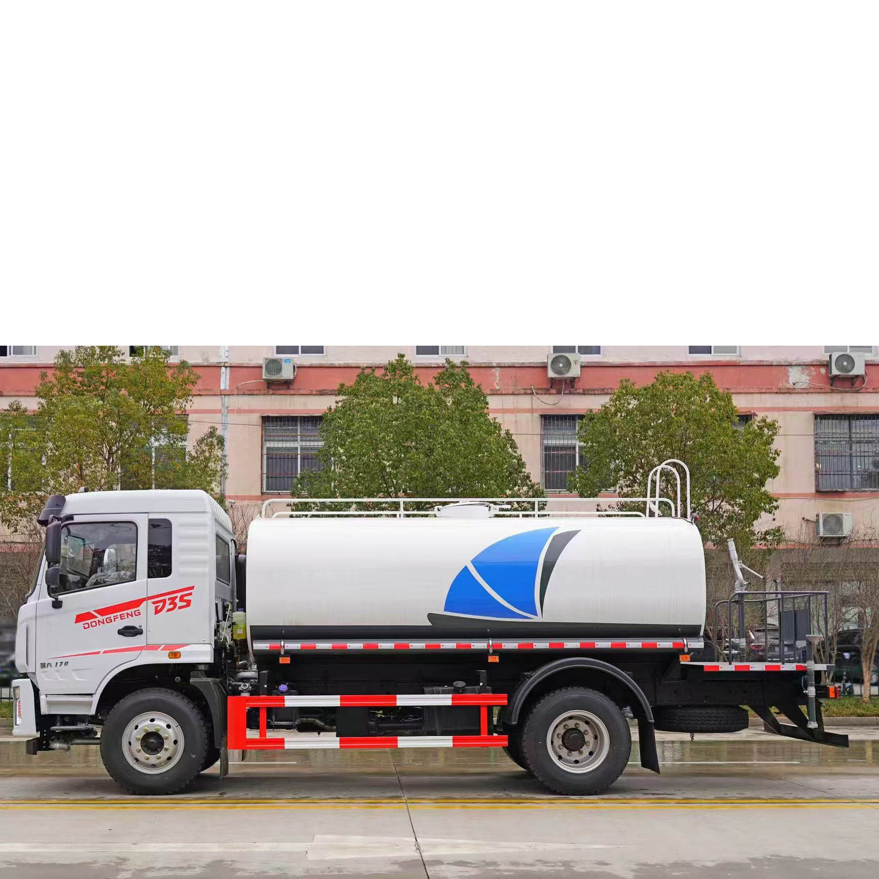 Dongfeng 3 Tons to 15 Tons Sprinkler Truck Price Road Washing Construction Site Sanitation Sprinkler Truck for Sale
