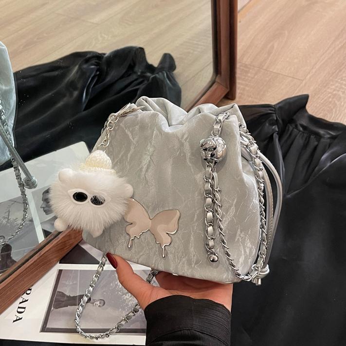 Bolso de verano para mujeres 2025, nueva moda de alta sensación de nicho de diseño de cadena de bolso de moda bolso de cubo