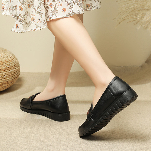 KFC work shoes for women, comfortable and soft, anti-slip, hotel restaurant kitchen leather shoes, mother's single shoes, comfortable flat shoes