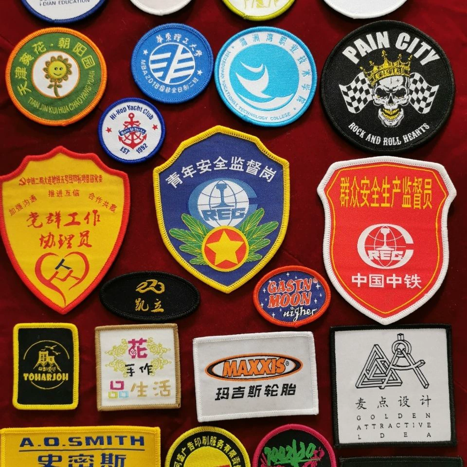 Этикетка для воротника одежды, тканая этикетка оверлока, этикетка для штор, этикетка для ткани подушек, вышивка этикетки для дивана, которую можно стирать